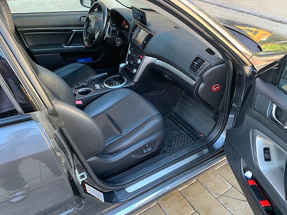 Subaru Legacy 8 of 17