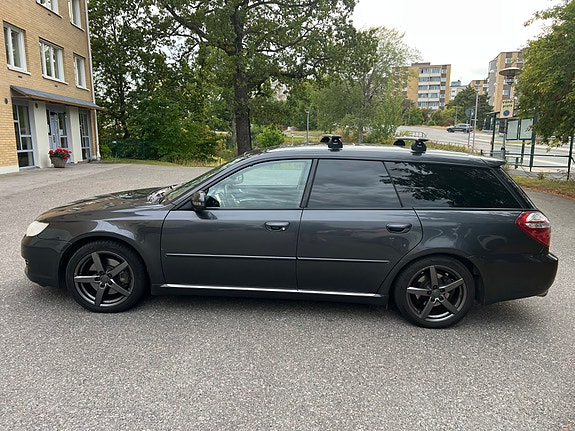 Subaru Legacy 14 of 17