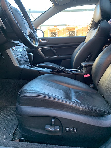 Subaru Legacy 9 of 17