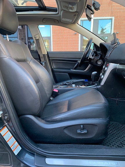 Subaru Legacy 10 of 17