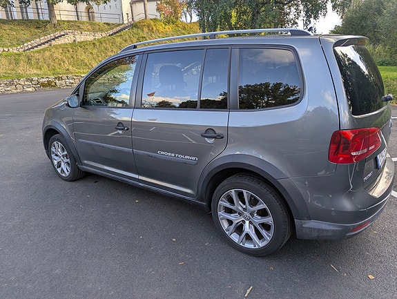 Volkswagen Touran Cross 3 of 11