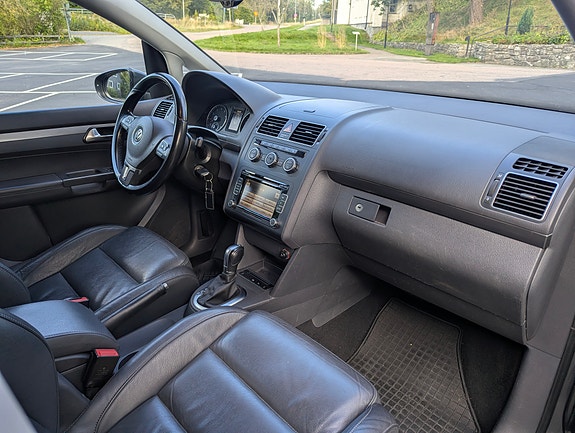 Volkswagen Touran Cross 5 of 11