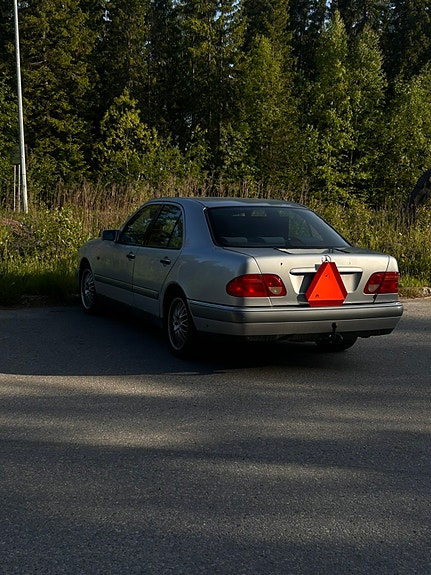 Mercedes-Benz E230 2 of 11