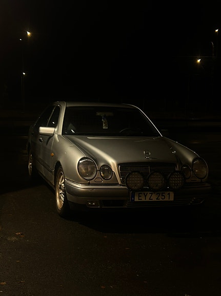 Mercedes-Benz E230 10 of 11