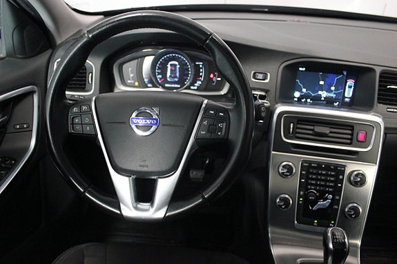 Volvo V60 13 of 24