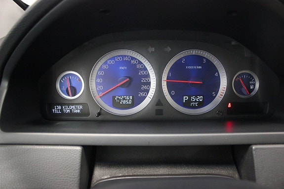 Volvo XC90 17 of 27