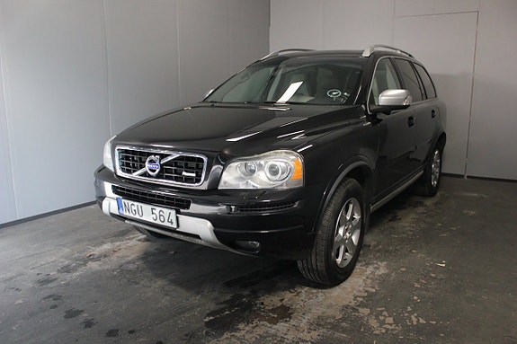 Volvo XC90 2 of 27