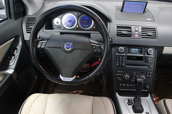 Volvo XC90 16 of 27