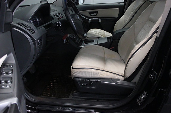 Volvo XC90 8 of 27