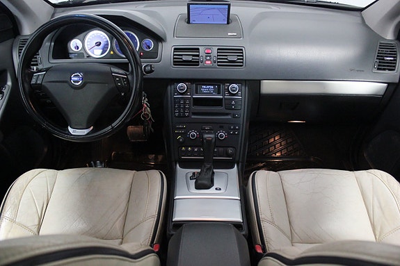 Volvo XC90 15 of 27