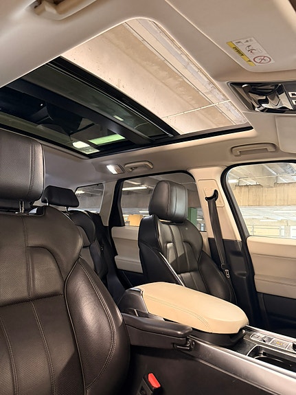 Land Rover Range Rover Sport 13 of 15
