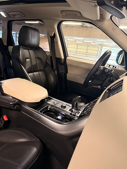 Land Rover Range Rover Sport 12 of 15