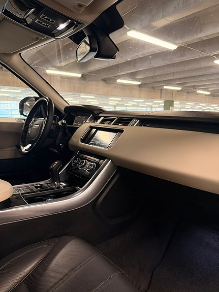 Land Rover Range Rover Sport 11 of 15