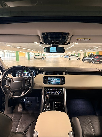 Land Rover Range Rover Sport 9 of 15