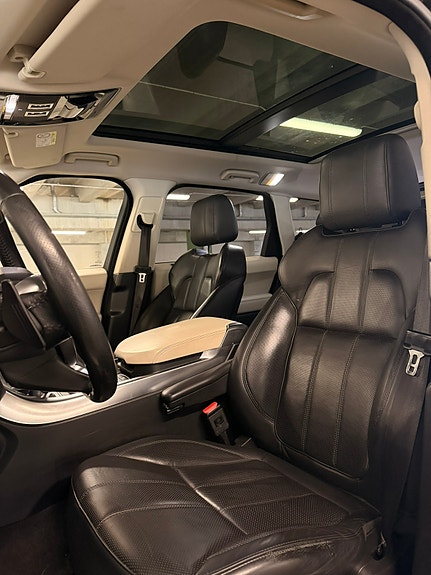Land Rover Range Rover Sport 10 of 15