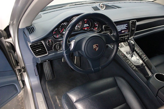 Porsche Panamera 4S 24 of 25