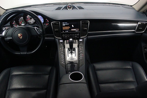 Porsche Panamera 4S 15 of 25