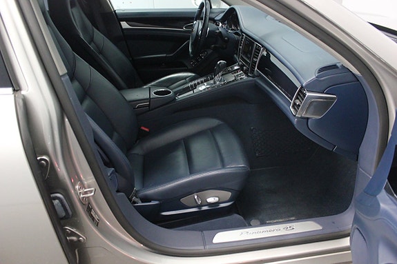 Porsche Panamera 4S 10 of 25