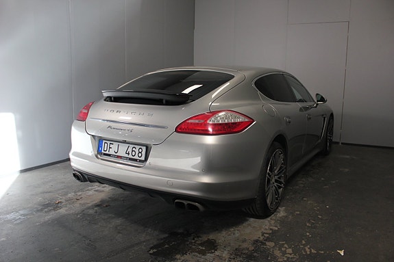 Porsche Panamera 4S 4 of 25