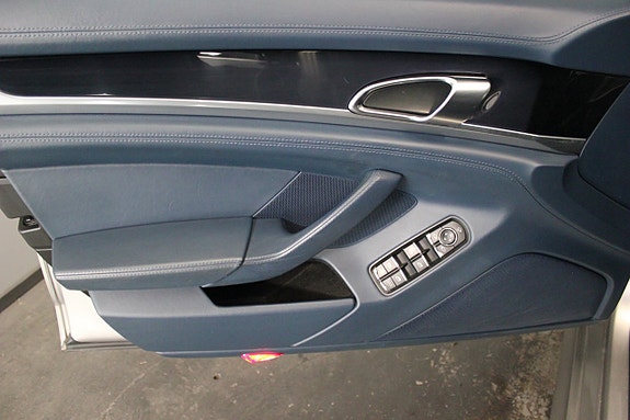 Porsche Panamera 4S 14 of 25