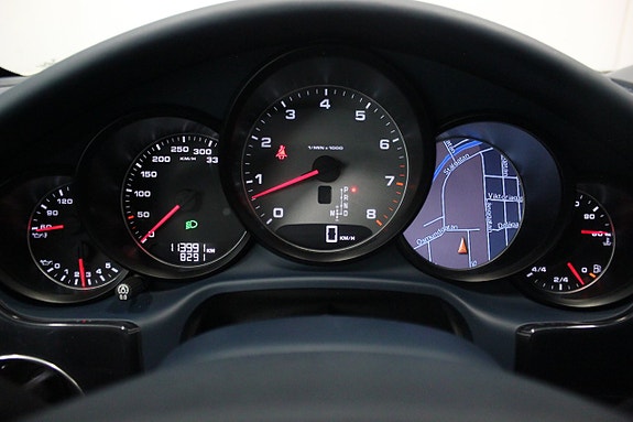 Porsche Panamera 4S 17 of 25