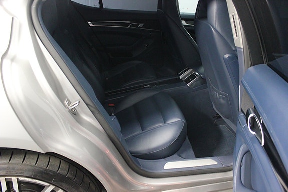 Porsche Panamera 4S 13 of 25