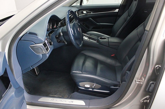 Porsche Panamera 4S 8 of 25