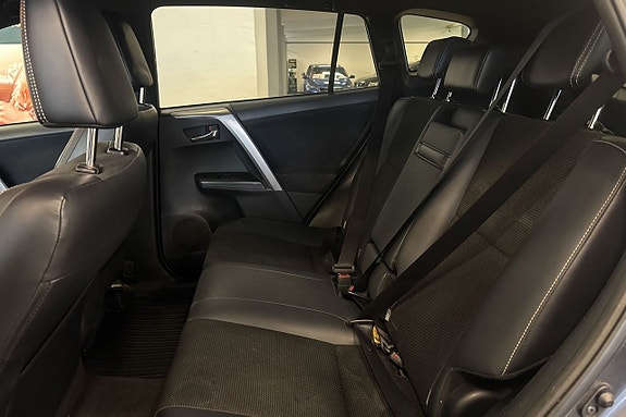 Toyota RAV4 11 of 23