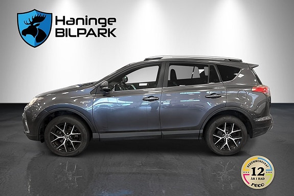 Toyota RAV4 9 of 23