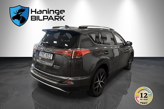 Toyota RAV4 6 of 23
