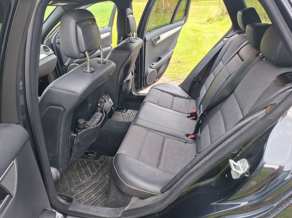 Mercedes-Benz C250 7 of 9