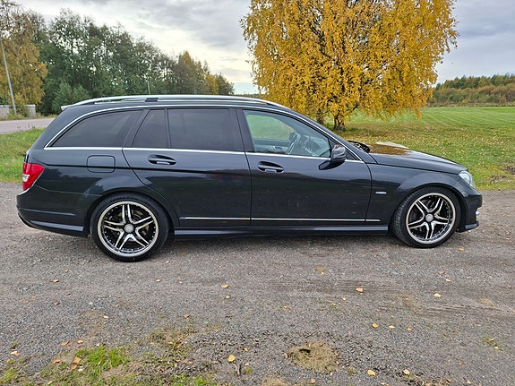 Mercedes-Benz C250 4 of 9