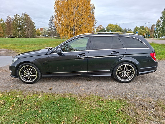 Mercedes-Benz C250 2 of 9