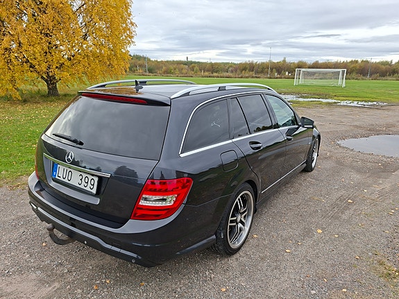 Mercedes-Benz C250 3 of 9