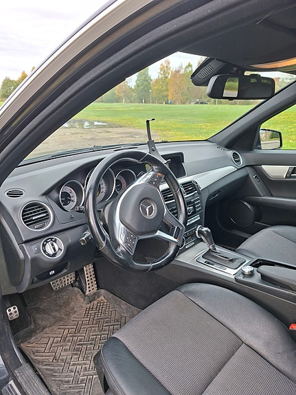 Mercedes-Benz C250 9 of 9