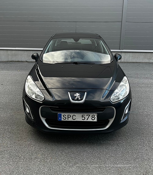 Peugeot 308 2 of 9