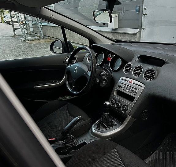 Peugeot 308 8 of 9