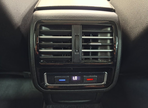 Volkswagen Passat Alltrack 10 of 21