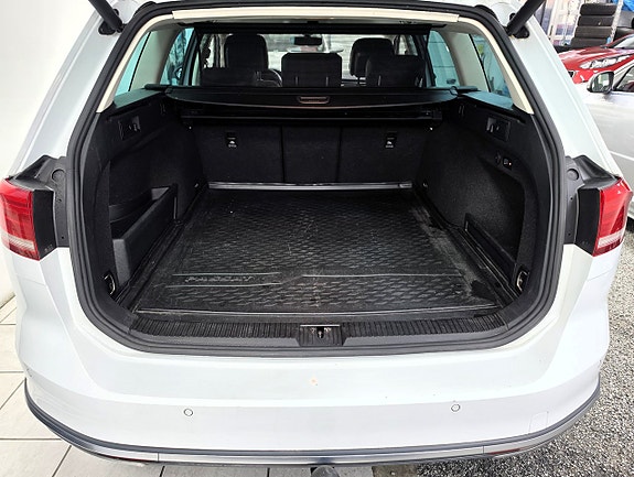 Volkswagen Passat Alltrack 19 of 21