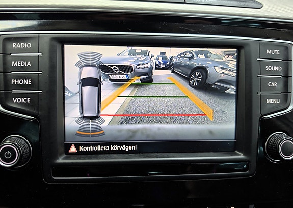 Volkswagen Passat Alltrack 15 of 21