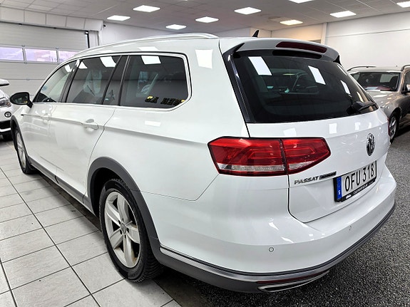 Volkswagen Passat Alltrack 4 of 21