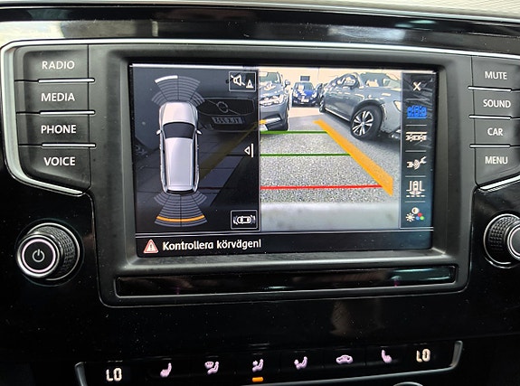 Volkswagen Passat Alltrack 16 of 21