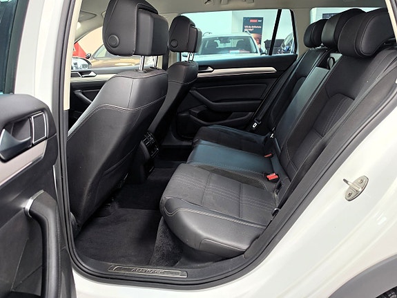Volkswagen Passat Alltrack 9 of 21