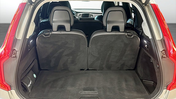 Volvo XC90 10 of 16