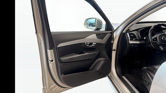 Volvo XC90 11 of 16