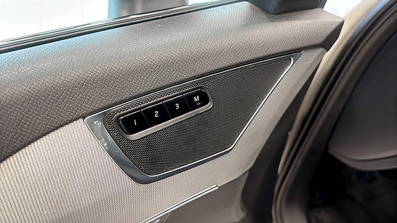 Volvo XC90 13 of 16