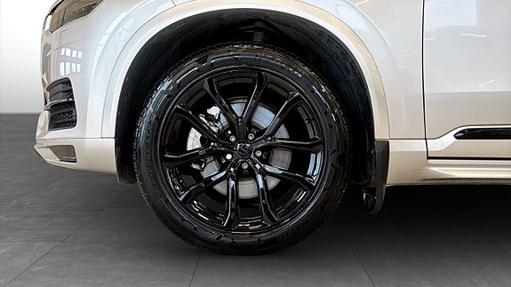 Volvo XC90 9 of 16