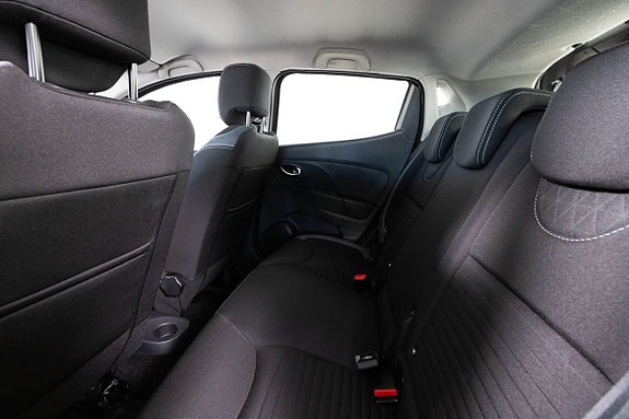 Renault Clio 17 of 19