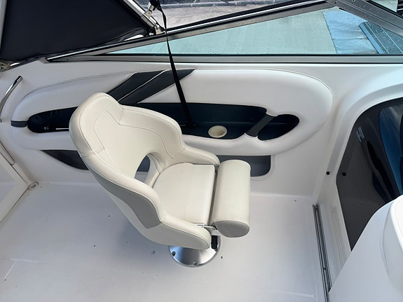 Wellcraft Eclipse 24 fot, Volvo Penta nyrenoverad motor 8 of 9