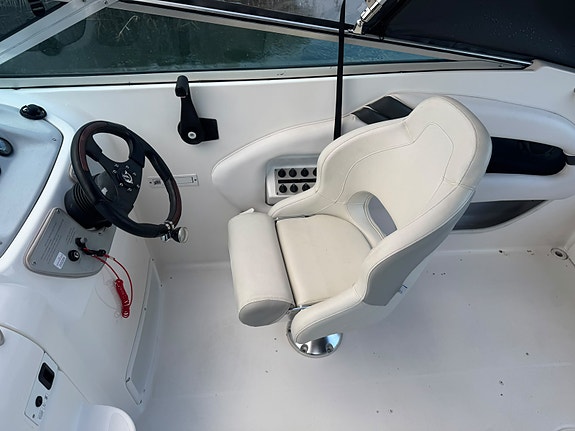 Wellcraft Eclipse 24 fot, Volvo Penta nyrenoverad motor 7 of 9